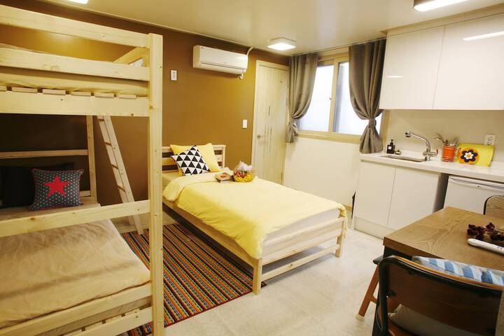 Room 7 of 122
