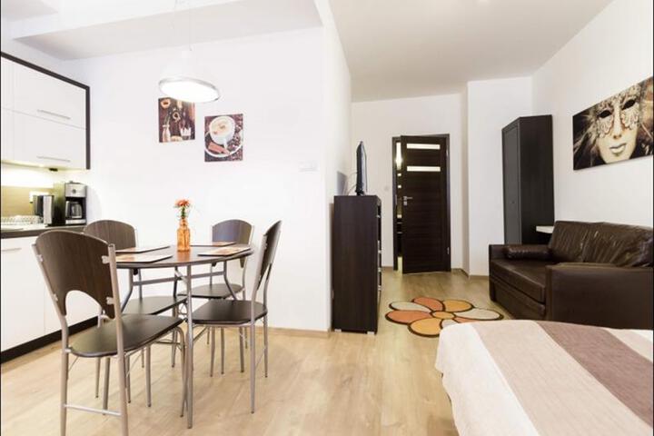 P & O APARTMENTS FABRYCZNA