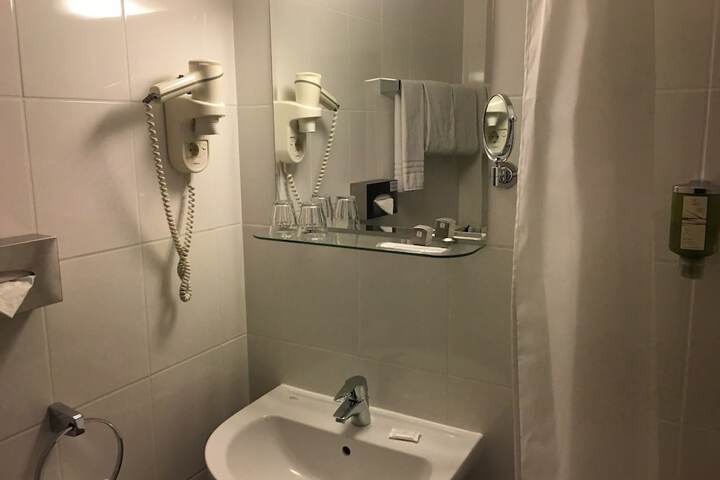 Room 56 of 83