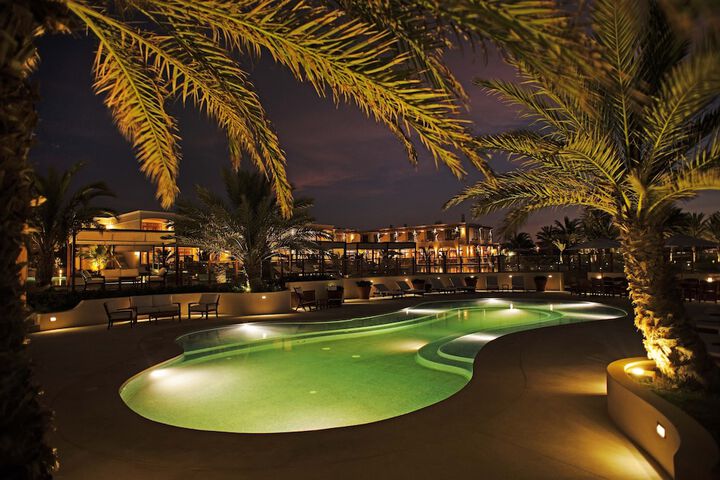 Hotel with Pool