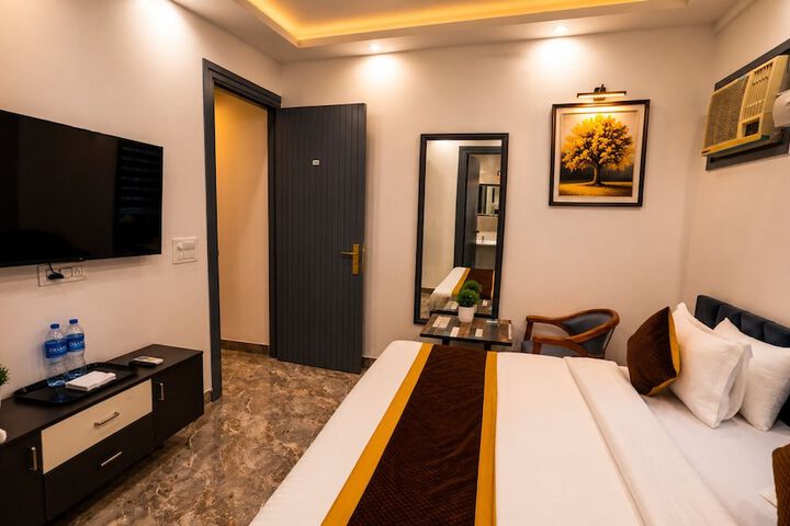 Room 16 of 38