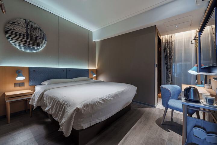 Room 21 of 32