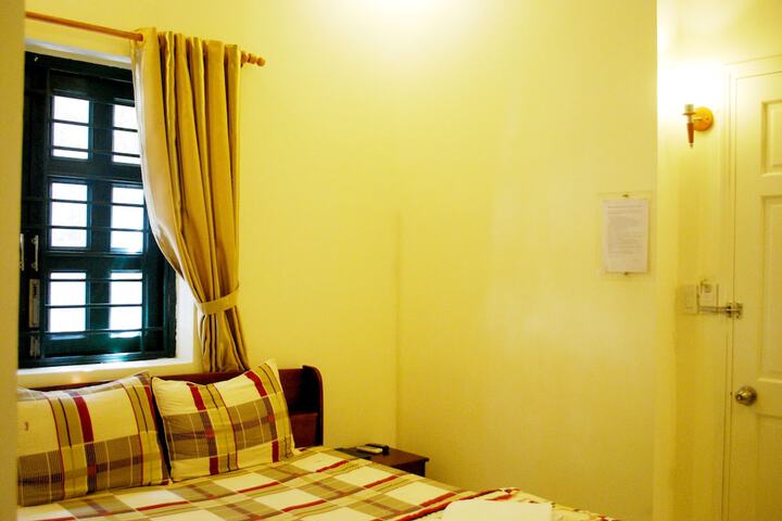 Room 11 of 32
