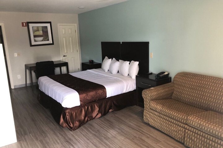 Room 9 of 16