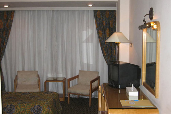 Room 14 of 37