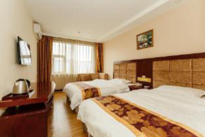 Room 10 of 12