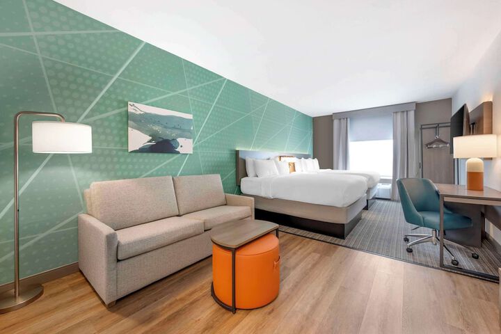1 King Bed Suite (8 of 10)