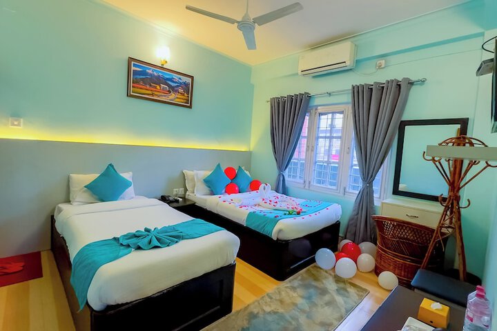 Room 8 of 33