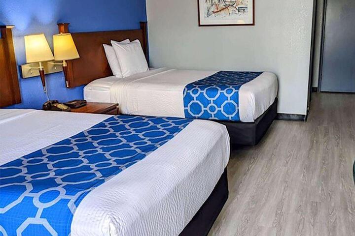 2 Double Beds (1 of 6)