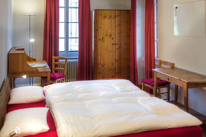 Room 25 of 59