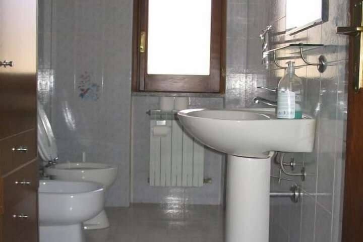 Room 7 of 8