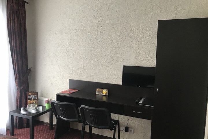 Room 12 of 19