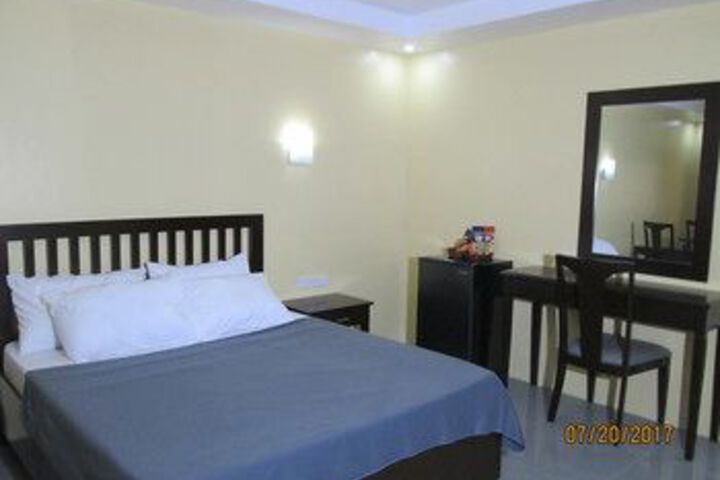 Room 9 of 30