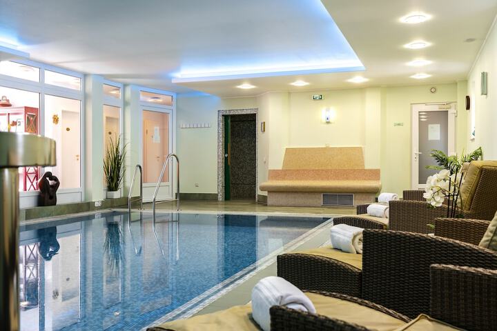 Pools & Facilities