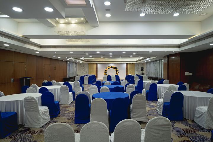 Ballroom/Hall 49 of 64