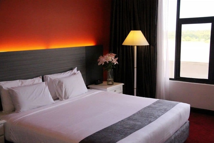 Room 6 of 40