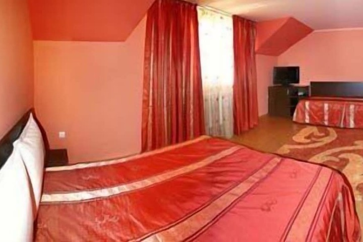 Room 6 of 11
