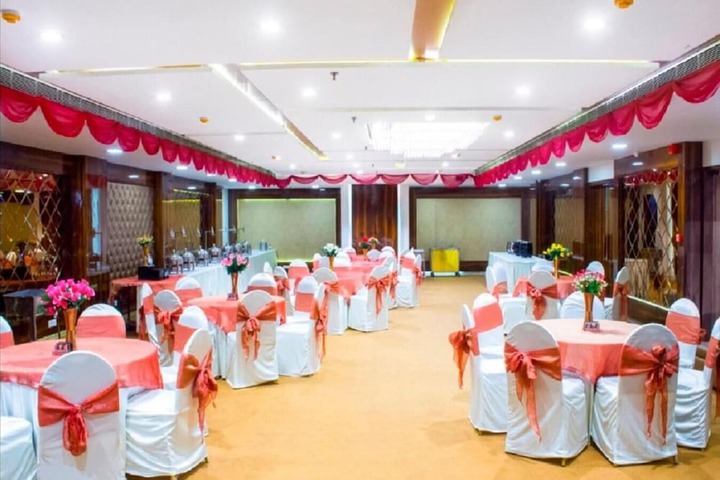 Ballroom/Hall 36 of 38