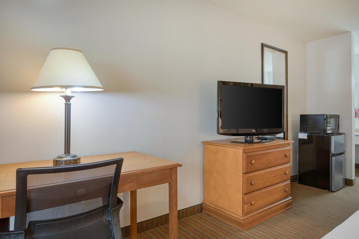 Room 17 of 35