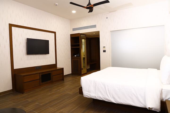 Room 9 of 118