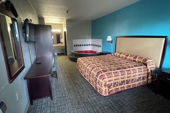Room 3 of 28