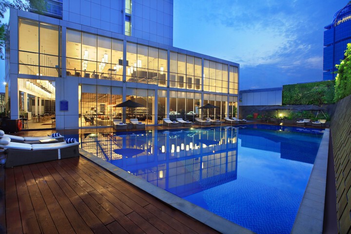 Hotel with Pool