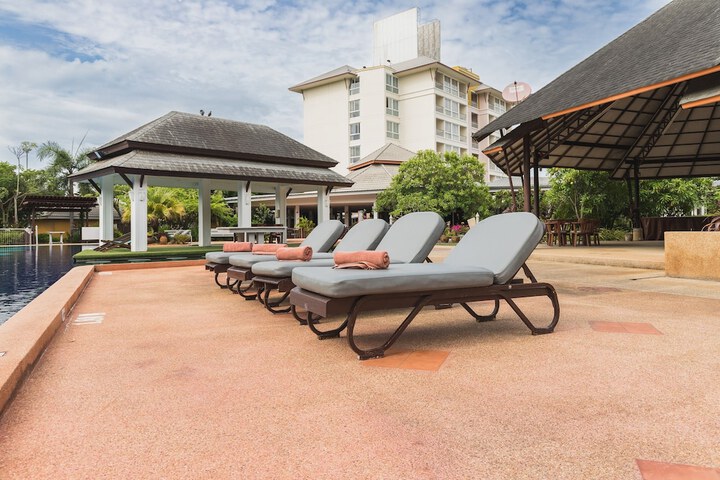 Hotel with Pool