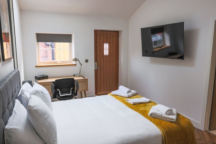 Room 9 of 33