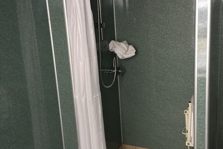 Room 74 of 139