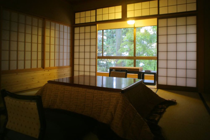 Room 27 of 319