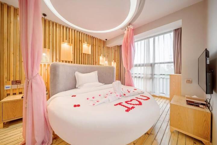 Room 3 of 44