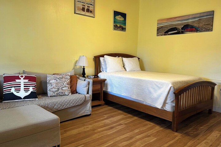 Room 83 of 212