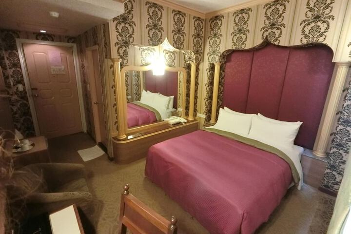Room 10 of 22