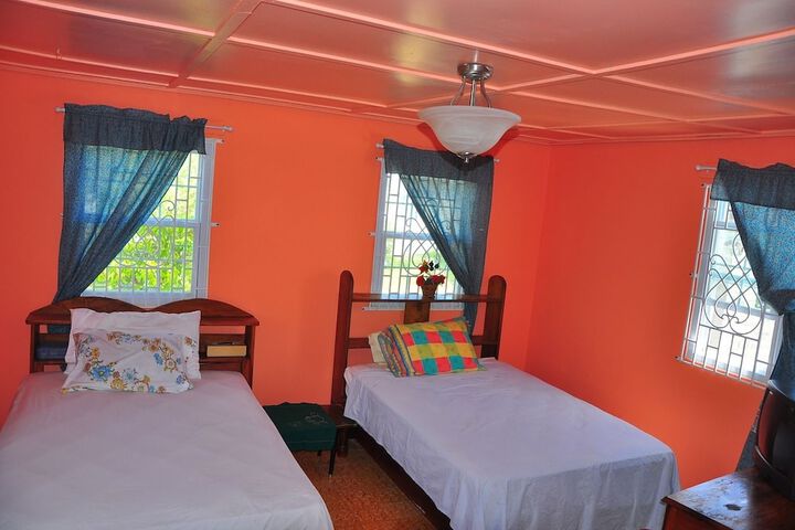 Room 6 of 10