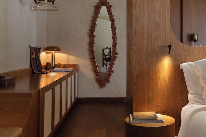 Room 10 of 33