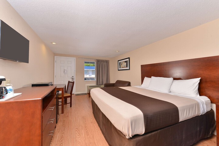 1 King Bed (8 of 14)