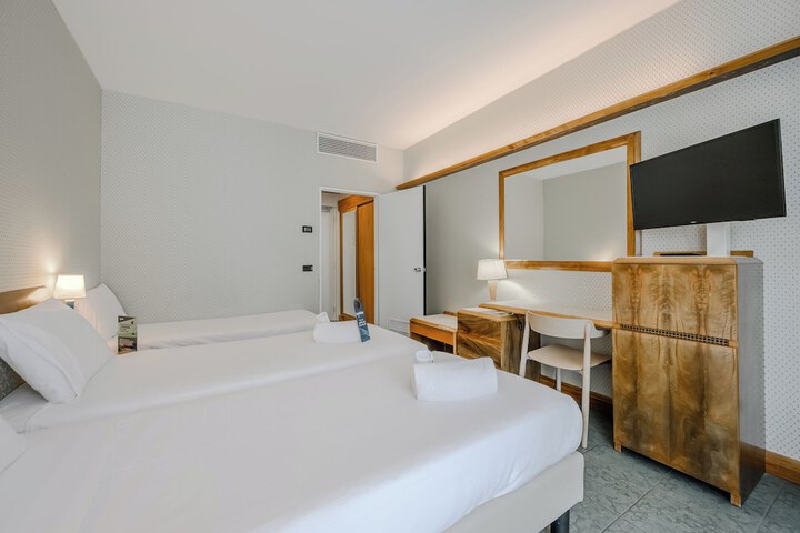 Room 52 of 97