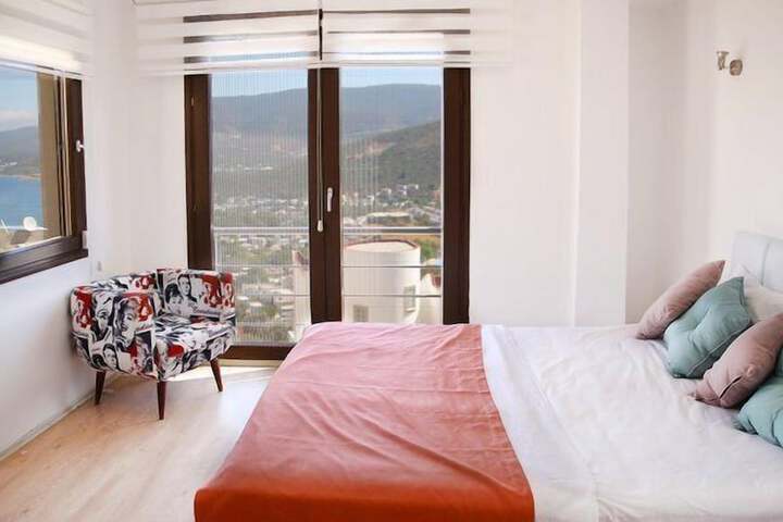 Room 2 of 16