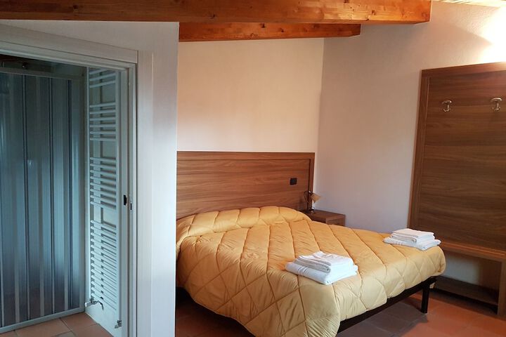 Room 9 of 27