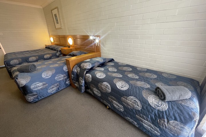 Room 13 of 24