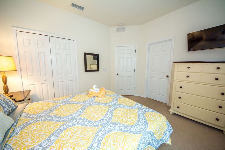Room 13 of 221