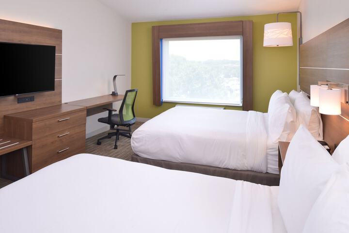2 Queen Beds (5 of 7)