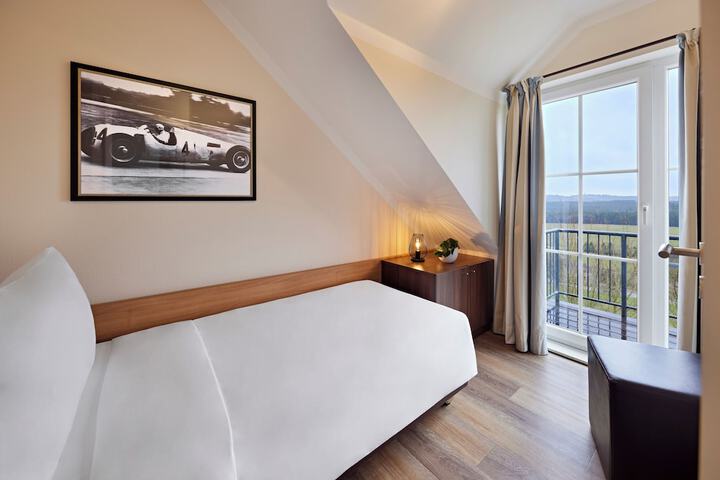 Room 6 of 40