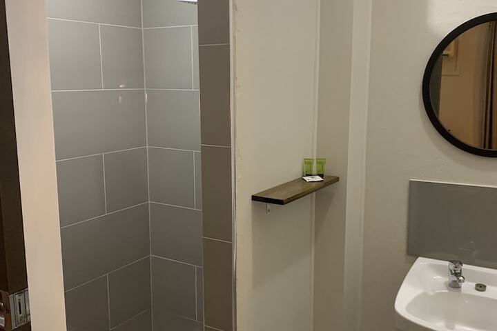 Room 16 of 37