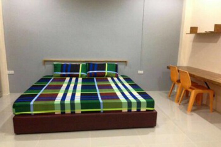 Room 7 of 16