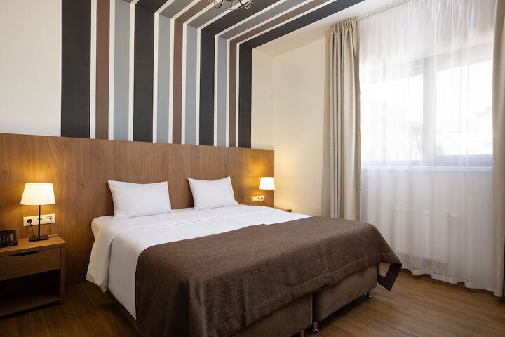 Room 9 of 36