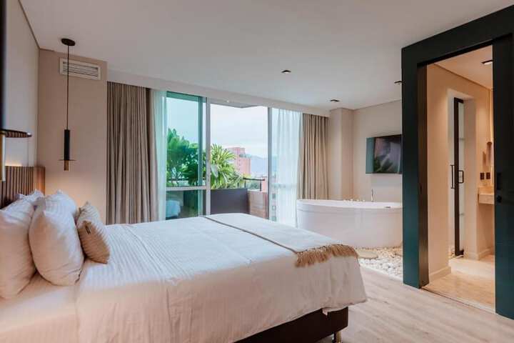 Room 10 of 12