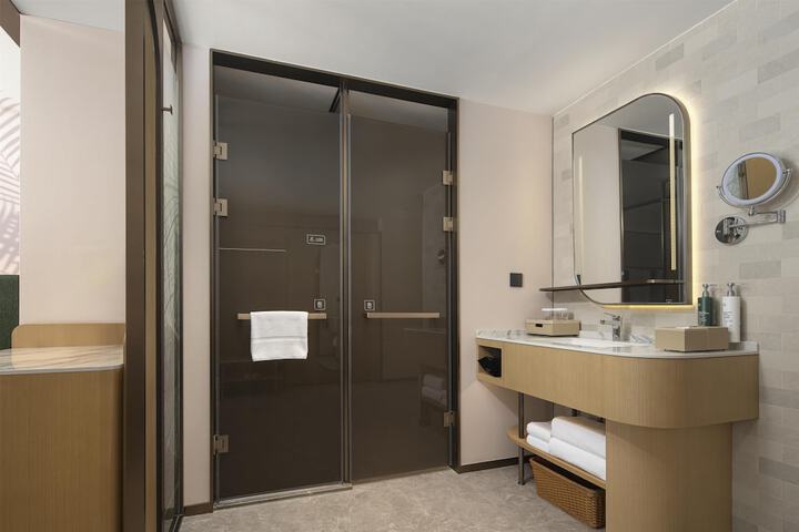 Room 28 of 38