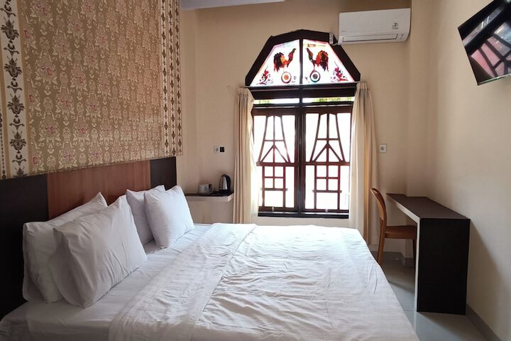 Room 2 of 34