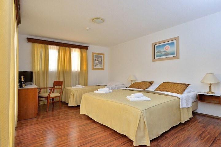 Room 5 of 44